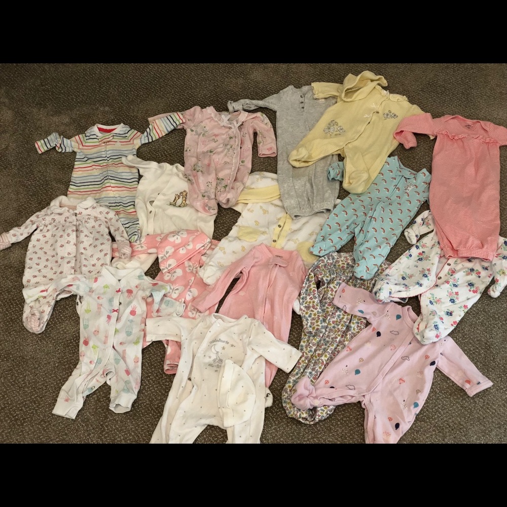 16 newborn and 0-3 sleepers and gowns